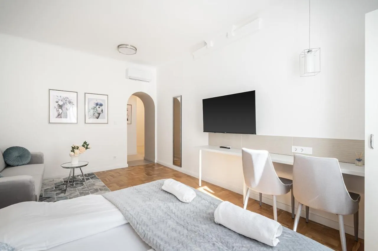 Apartment D71 - Central Cozy Suite, Best Location By Bqa Budapest Hungary