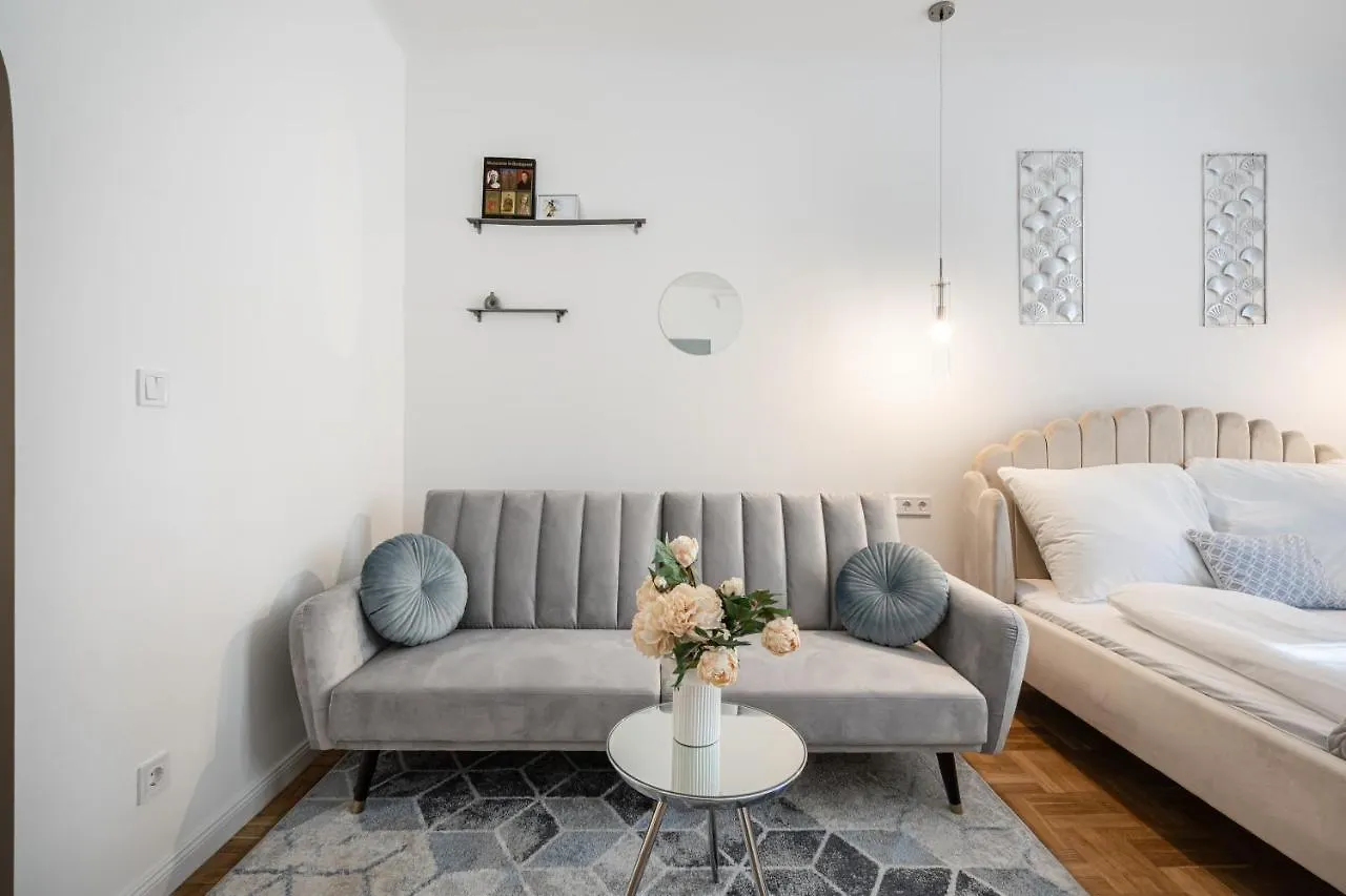 D71 - Central Cozy Suite, Best Location By Bqa Budapest 0*,  Hungary